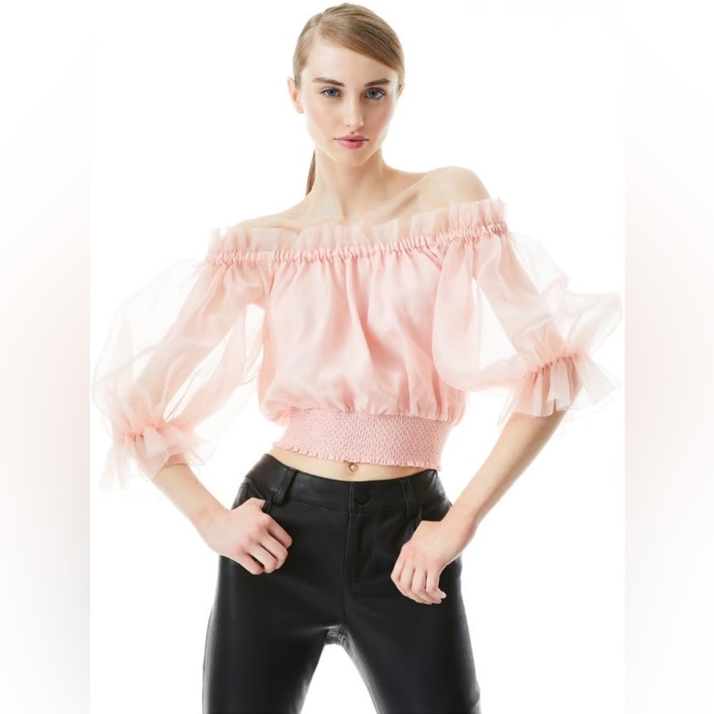 ALICE + OLIVIA  Caprina Off The Shoulder Crop Top in Powder Pink. Size Small